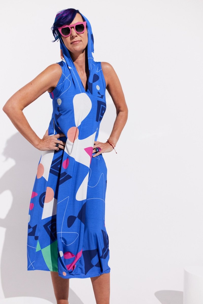 Kapuzenblaues Kleid