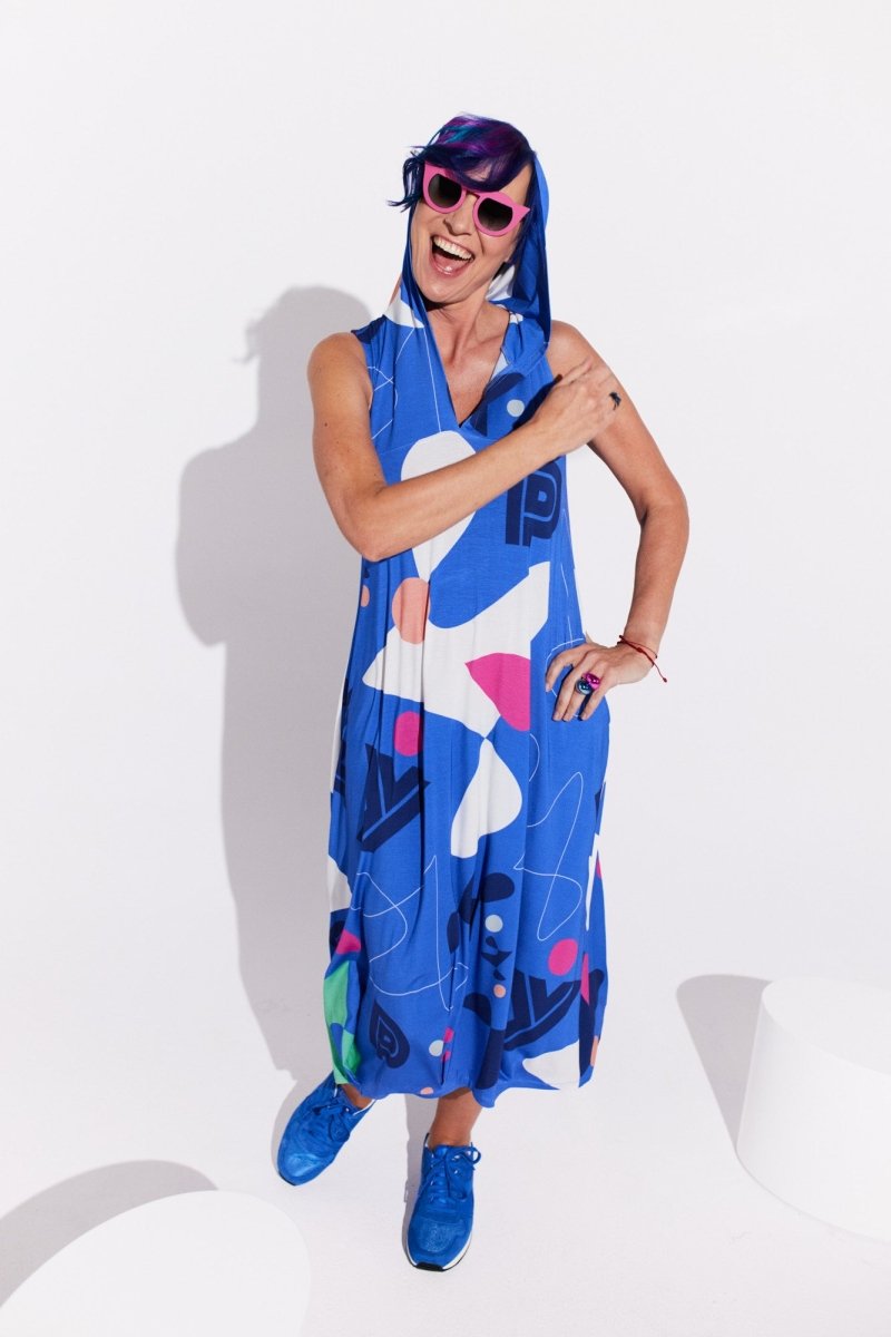 Kapuzenblaues Kleid