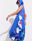 Kapuzenblaues Kleid