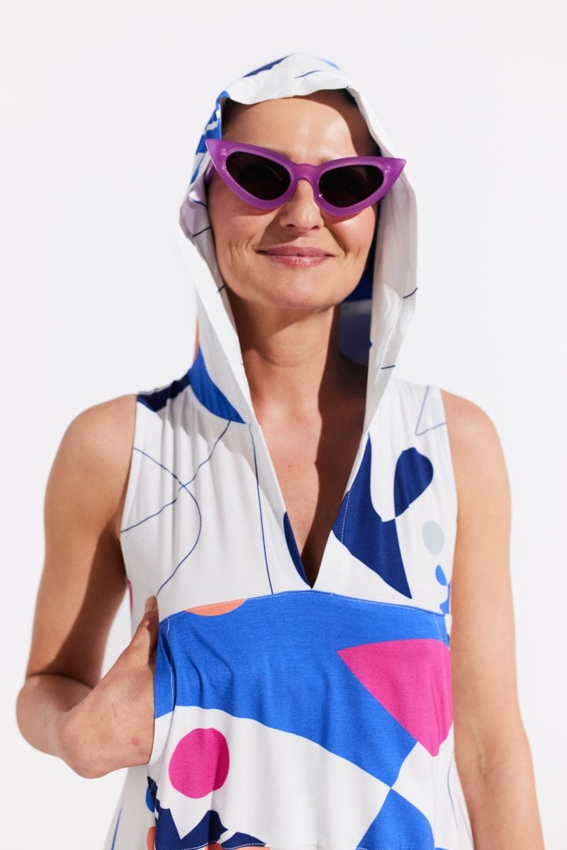Robe blanche à capuche