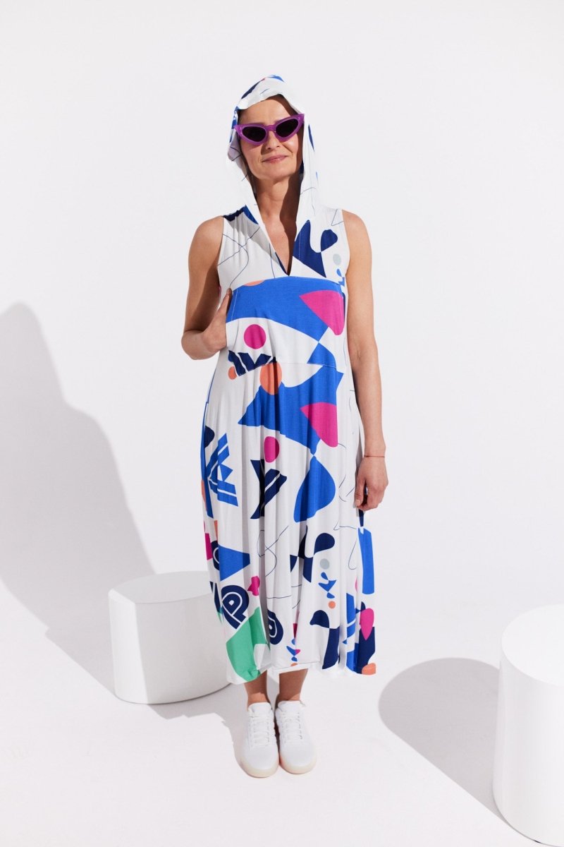 Robe blanche à capuche